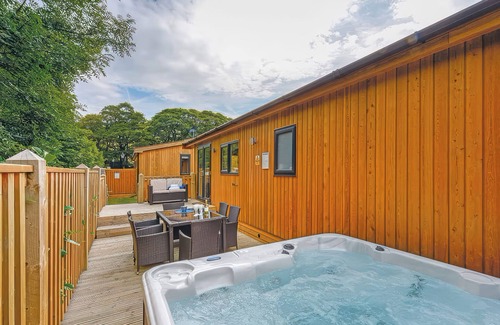 Saddleworth Cottage | Dovestone Luxury Lodges - Pets Welcome