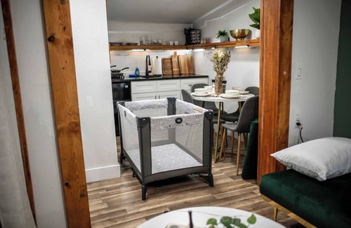 Tampa Heights Apartment | Downtown 1BR Cottage for 4 (Renovated)