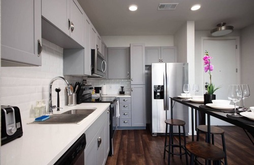 Near East Side Apartment | Downtown 1BR w/Gym, Parking Near Rvrwalk &Dome