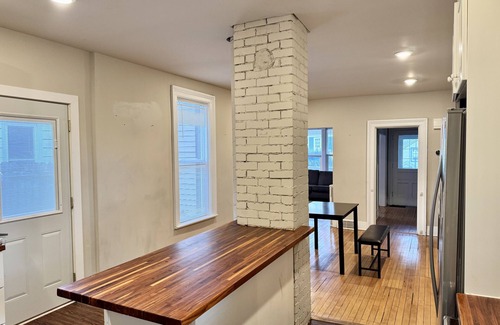 Tenney-Lapham House | Downtown 3BR Walkable Home Near UW, Stadium, Restaurants + Free Parking