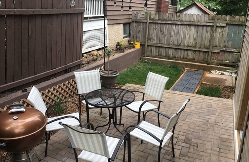 Tenney-Lapham House | Downtown 3BR Walkable Home Near UW, Stadium, Restaurants + Free Parking