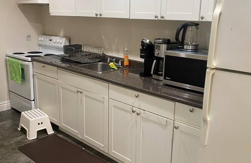 Bowmanville Apartment | Downtown Apartment 6 or 7 People