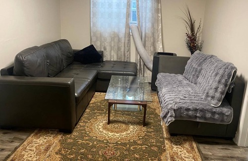 Bowmanville Apartment | Downtown Apartment 6 or 7 People