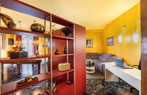 Arezzo Apartment | Downtown apartment of 180sqm offers WiFi a panoramic balcony.