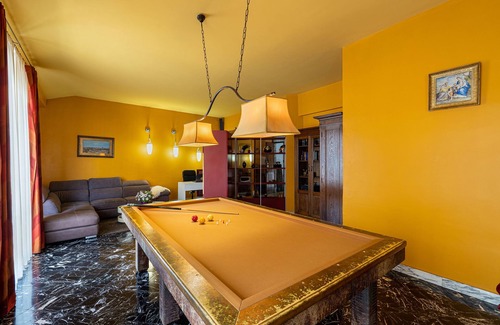 Arezzo Apartment | Downtown apartment of 180sqm offers WiFi a panoramic balcony.