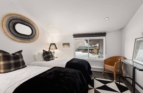 Aspen Condo | Downtown Aspen | 3 Bedroom | Walk to Lift