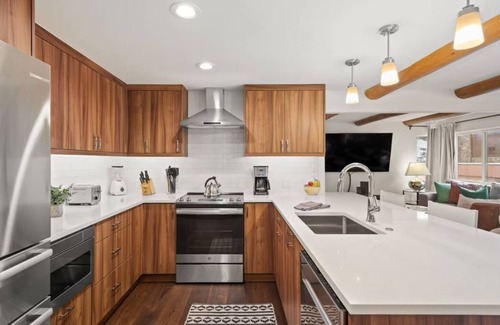 Aspen Condo | Downtown Aspen | 3 Bedroom | Walk to Lift