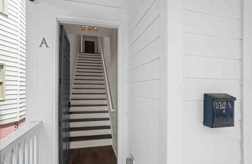 Dixon Park Apartment | Downtown at The Peach House Dogs Welcome Fully Fenced Yard and Off-street Parking