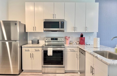 Old Fourth Ward Apartment | Downtown ATL1B1B Free Street Parking