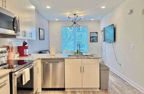Old Fourth Ward Apartment | Downtown ATL1B1B Free Street Parking