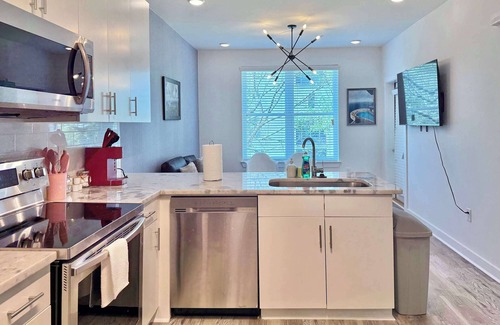 Old Fourth Ward Apartment | Downtown ATL1B1B Free Street Parking