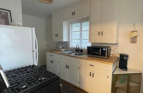 Westfield House | Downtown ATX! Deep Eddy Bungalow #B
