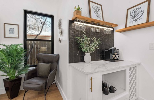 Govalle House | Downtown ATX - Unit A | Modern Home | Pool