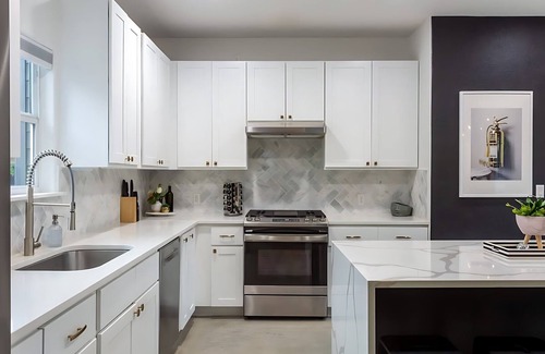 Govalle House | Downtown Austin Oasis w Pool & Hot Tub—Sleeps 16