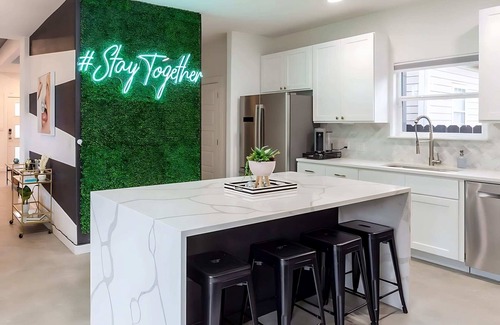 Govalle House | Downtown Austin Oasis w Pool & Hot Tub—Sleeps 16