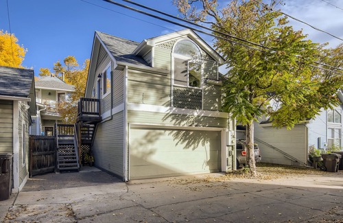 Goss - Grove Cottage | Downtown Boulder Guest House for 2 guests