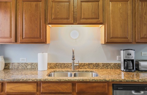 Brookfield Apartment | Downtown Brookfield Haven