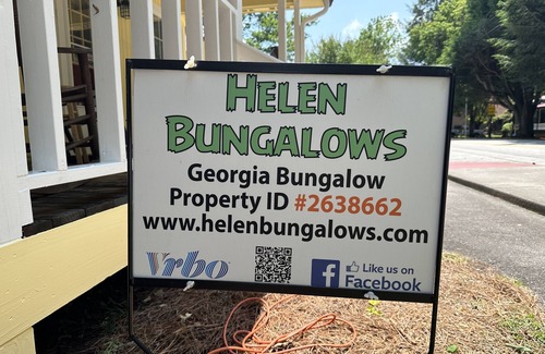 Helen Cottage | Downtown by Chattahoochee River, sit on front porch as horse and buggy stroll by