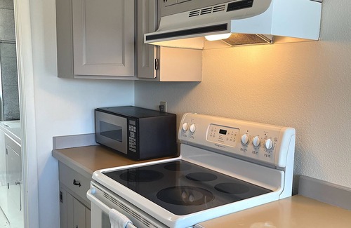 Cody House | Downtown Cabin- pet friendly, walking distance to Mentock Park