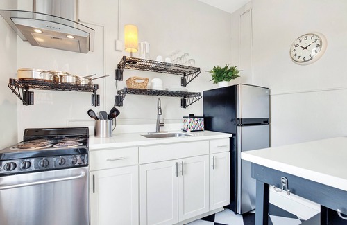 Historic Downtown Savannah Condo | Downtown central, Private balcony with city views!
