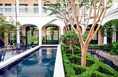 Charleston Historic District Hotel | Downtown Charleston Awaits: Your Cozy, Inviting Retreat | 2 Family Rooms