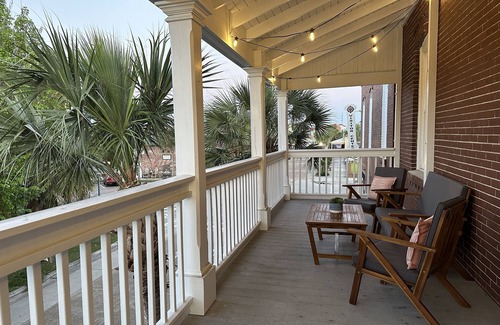 Historic Downtown Apalachicola Apartment | Downtown Charm! All the shops, restaurants & water activities out your doorstep