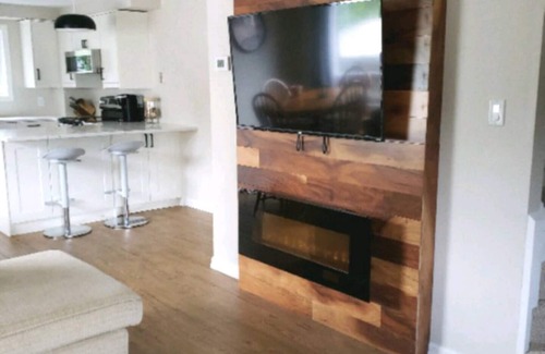 Collingwood House | Downtown Collingwood getaway!