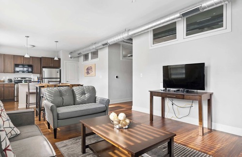 Mile Square Apartment | Downtown corner unit with free parking