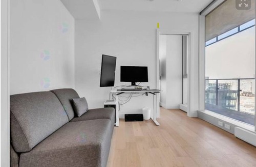 Griffintown Condo | DOWNTOWN CORNER UNIT WITH VIEW WALKING DISTANCE TO EVERYTHING (30FT BALCONY)
