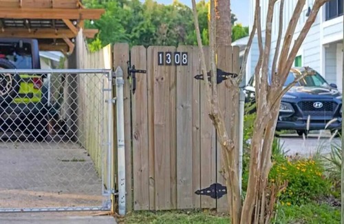 Southeast Pensacola Cottage | Downtown cottage 7 miles from beach