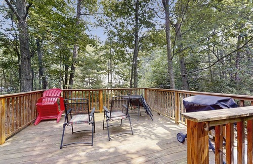 Glen Arbor Cottage | Downtown cottage with nearby beach access, a grill, deck, & washer/dryer