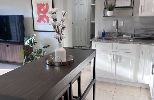Lake Davis - Greenwood Apartment | Downtown Cozy/Modern Studio