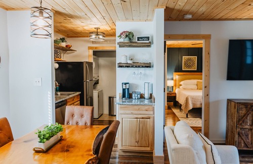 Blowing Rock Apartment | Downtown, Cozy, Well Stocked, Fireplace, App Ski