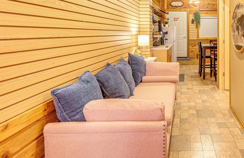 Crandon Apartment | Downtown Crandon: Walkable Studio w/Patio!