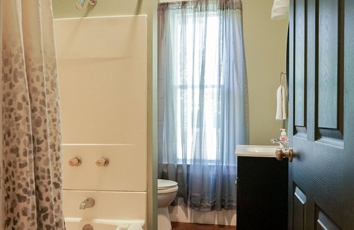 Somerset House | Downtown Delight 209