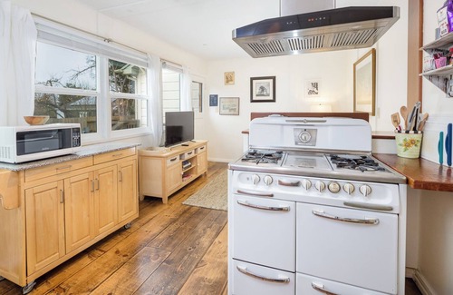 Arcata Apartment | ✌️Downtown Digs, Enjoy shared sauna, hot tub & yard at this dog-friendly property in town