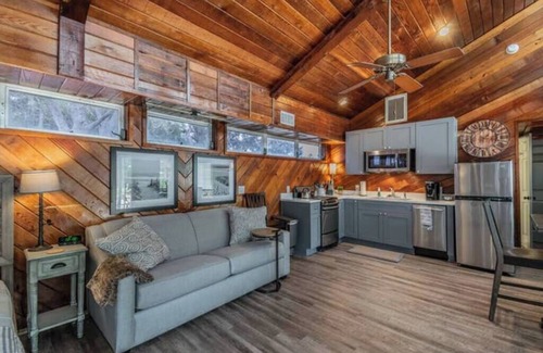 Dunedin House | Downtown Dunedin B&B/Sleeps 12!