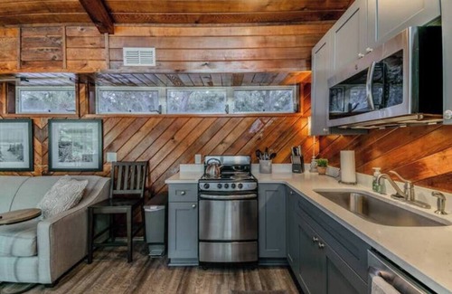 Dunedin House | Downtown Dunedin B&B/Sleeps 12!