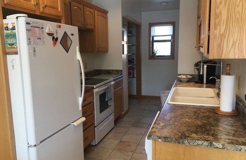 Frankfort Condo | Downtown Frankfort-Open YR Round-3BR near Storm Cloud Brewery & Crystal Mountain