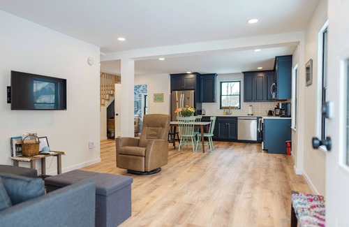 Freeport House | Downtown Freeport Barn'acle