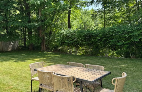 Freeport House | Downtown Freeport House with Lawn, Grill, AC, and Pickleball Courts!