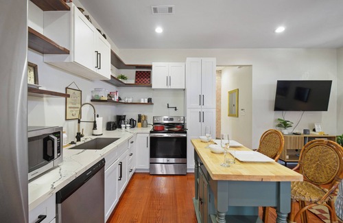 Seventh Ward House | Downtown Gem Blocks to the Quarter, 9 Beds, 3.5 baths and TVs in 2 bedrooms