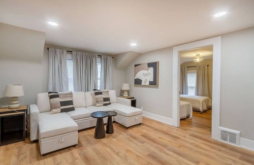 Geneva Condo | Downtown Geneva 2nd Floor Condo Sleeps 8