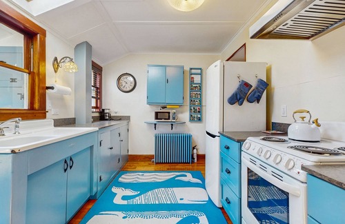 Rockport House | Downtown home: walk to town, beach & regional rail station