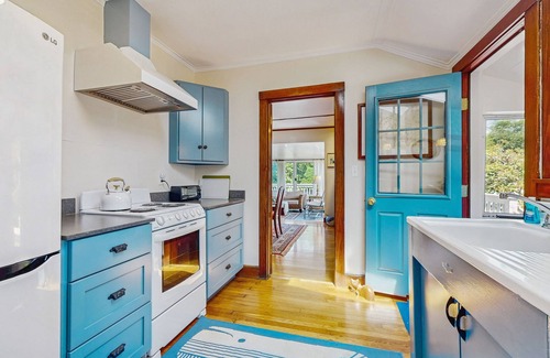 Rockport House | Downtown home: walk to town, beach & regional rail station
