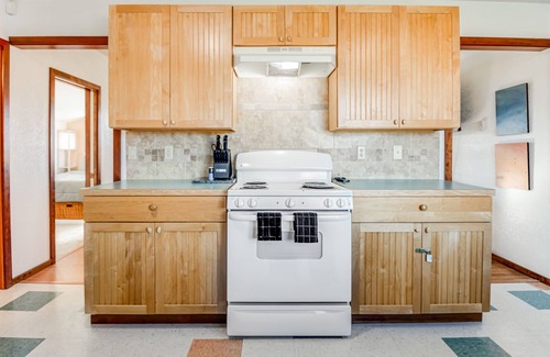 Ocean Park House | Downtown home with private hot tub & WiFi - walk to beach - dog-friendly yard