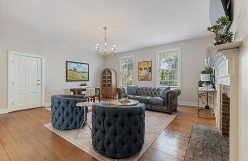 Quigley House | Downtown Huntsville Gem, 2BR Walk to the Square!