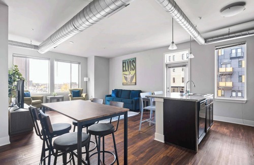 Mile Square Apartment | Downtown Indy Apartment w/Balcony, Pool & Parking