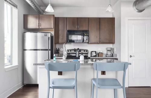Mile Square Apartment | Downtown Indy Apartment w/Balcony, Pool & Parking