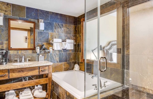 Jackson Hole Hotel | Downtown Jackson - Single King Room